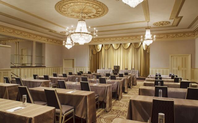 Sheraton Commander Hotel