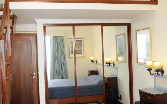 An Uninterrupted 180º Overlooking the Atlantic Ocean
