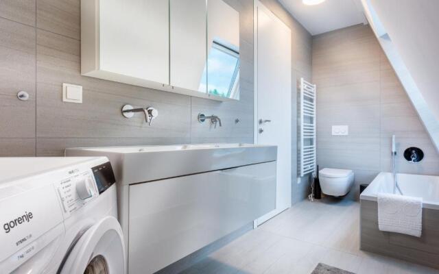 Mark's Penthouse Apartments managed by SKY9 Apartments