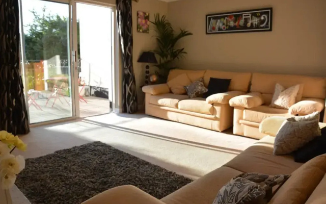 Modern 3 Bedroom Dublin House Near The Sea