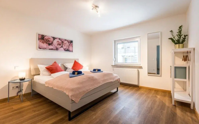 BRIGHT - Augsburg's Biggest - 4BR - Parking - Kitchen