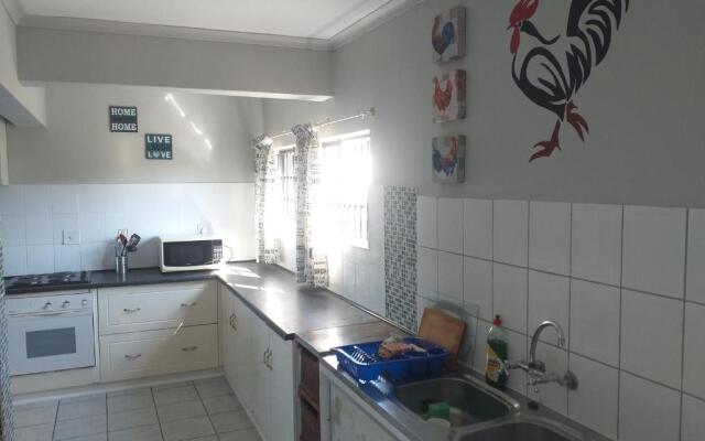 Khaya La Manzi Guest Lodge