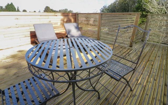 9 Meadow Retreat