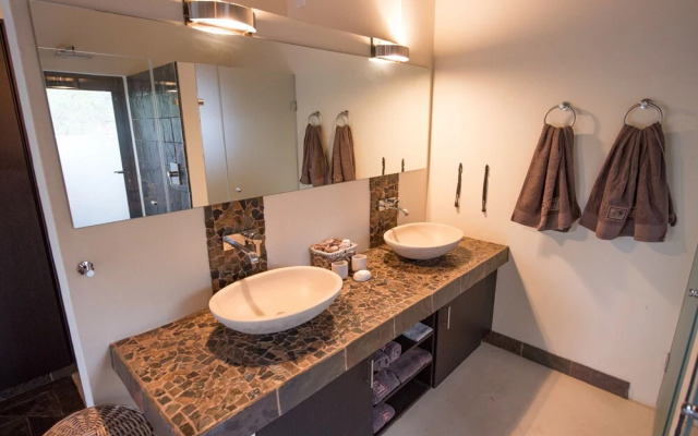 Luxury Villa With a Swimming Pool in Hoedspruit