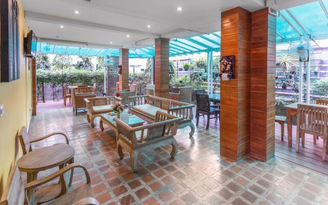 OYO Yellow Tique Hotel