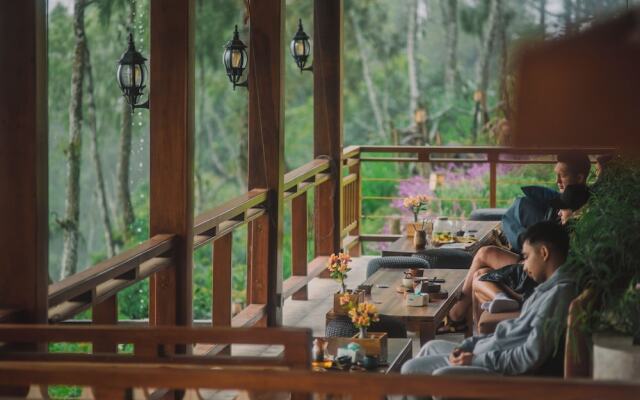 Alam Caldera Camp & Resto