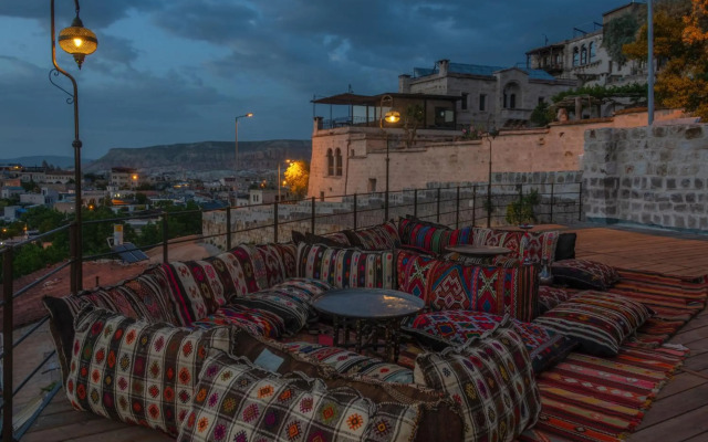Hera Cave Suites