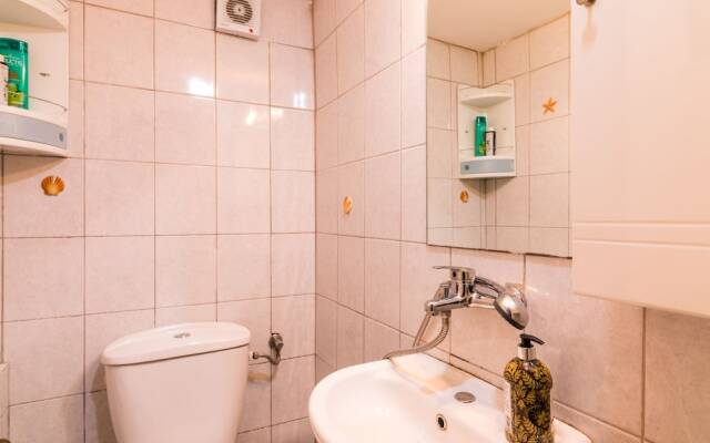 Nina's Traditional House by Estia