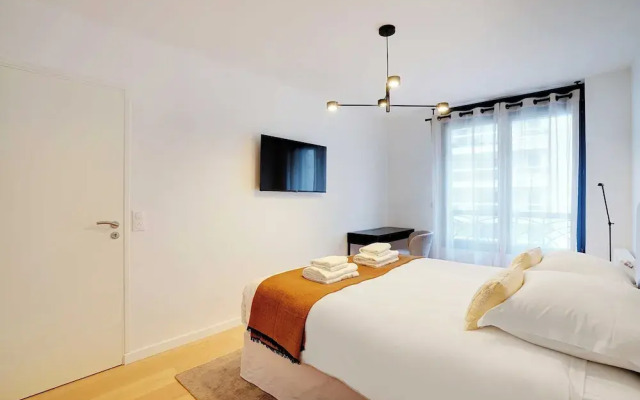 Sleek Apartment in Levallois-perret