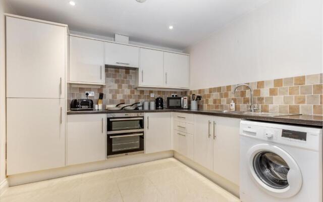 Apartment 4 Hillbrook House, Malvern - Guest Homes