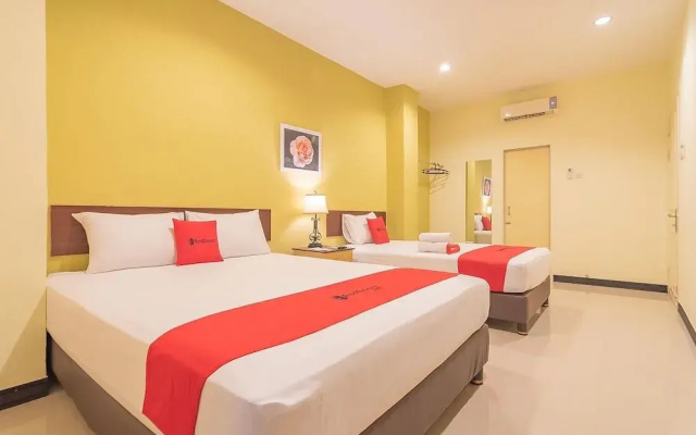RedDoorz @ H. Agus Salim Street