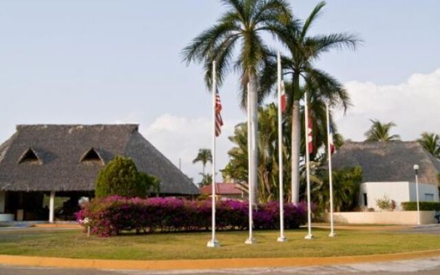 Qualton Club & Spa Puerto Vallarta