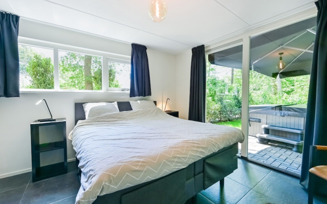 House in Reutum With Jacuzzi & Forest View