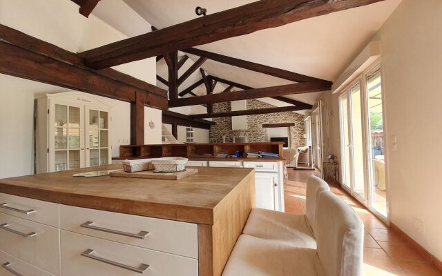 Spacious Villa With Private Swimming Pool in Marseillette