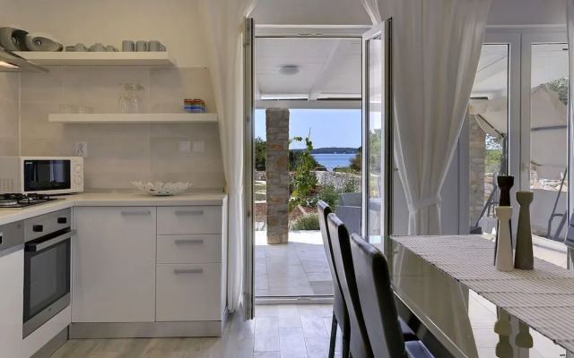 Boutique Villa in Peroj With Garden
