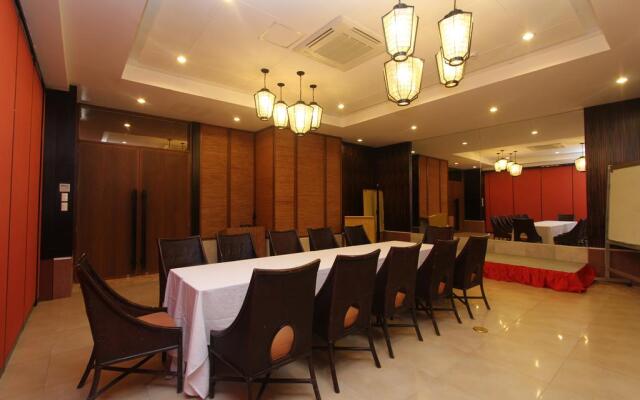 Crown Regency Courtyard Resort