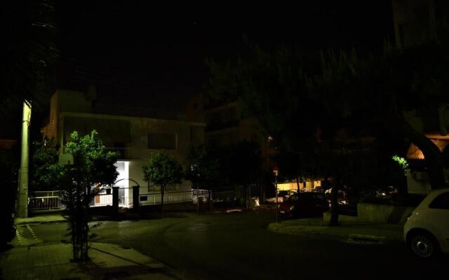 Zefyros Super Cool Apartments next to Alimos Riviera