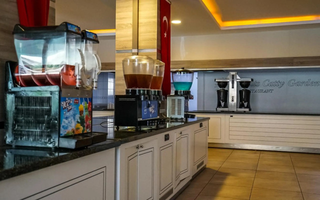 Catty Cats Garden Hotel
