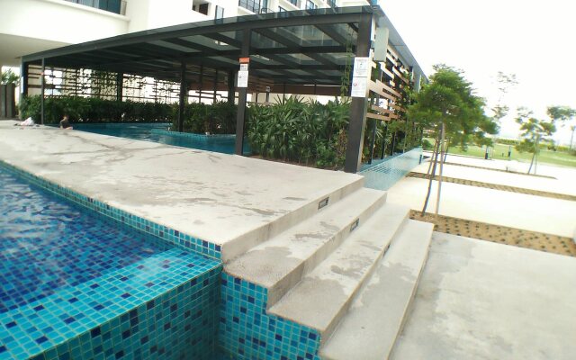 Euzmo Residences at Trefoil
