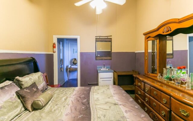 Mag's 940 Guest House