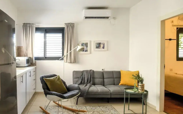 The Carmel House Apt hotel By Sea N Rent