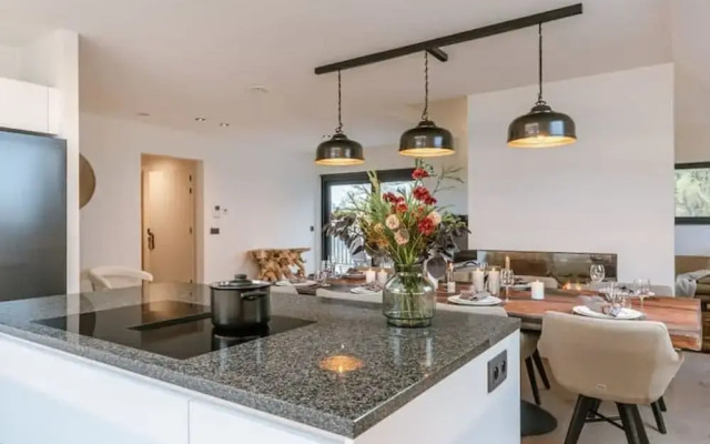 Luxurious Apartment With Parking