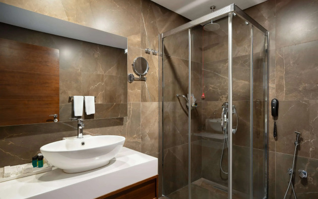 Ramada Hotel & Suites by Wyndham Erbil 32 Park