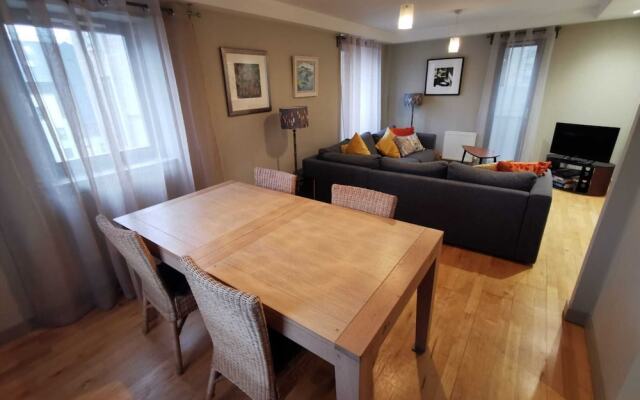 Bright, Modern Apartment - Royal Mile