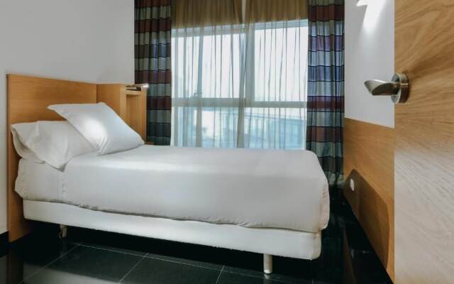 Nh Barcelona Fira Suites (Ex Hesperia Fira Suites)