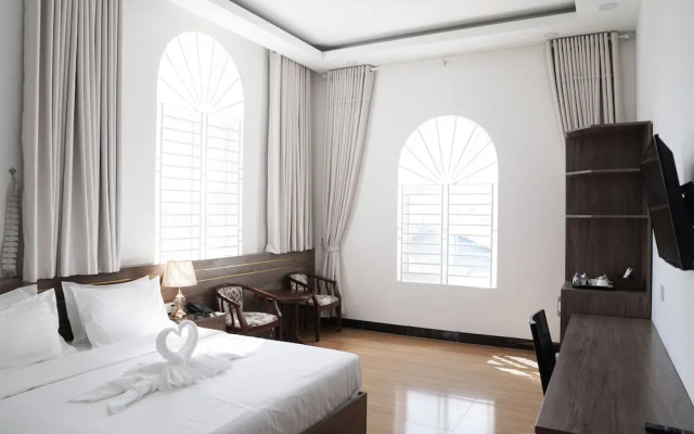 Apple Hotel Three