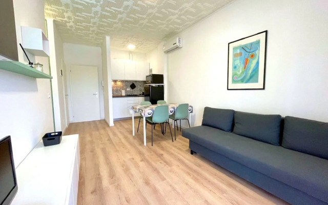 Apartment With Private Patio