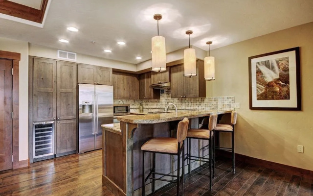 One Ski Hill Place S8211