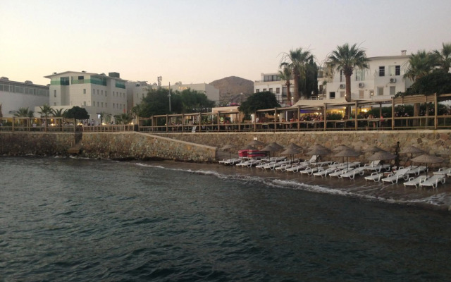 Dragut Point North Hotel