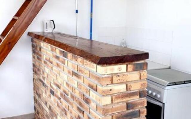 Petite annexe avec piscine commune