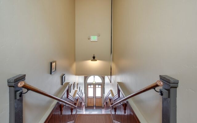 Updated Rustic-chic Condo on Ouray's Main Street!