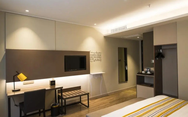 Home Inn Plus Shanghai Chifeng Road Metro Station