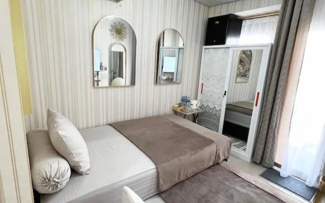 Salute de Madison Park Apartments