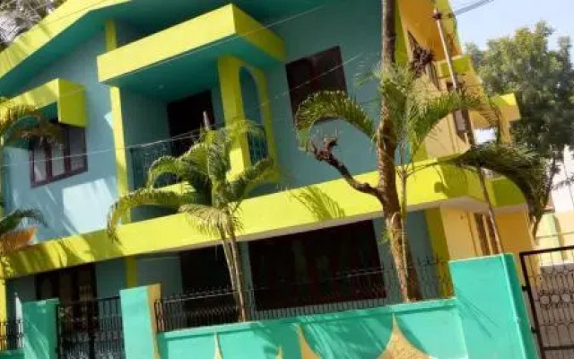 YoYo Ladies Hostel (Ladies Only)