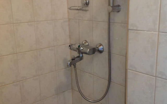 Tilava talo lähellä keskustaa