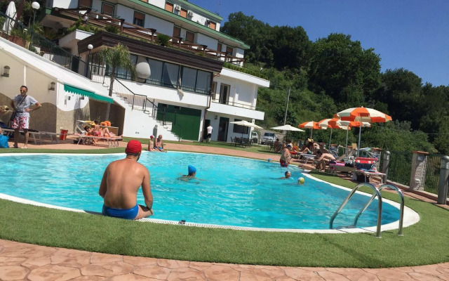 Hotel Pineta Ristorante Castello