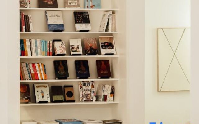 Owspace H & Joyland Inn