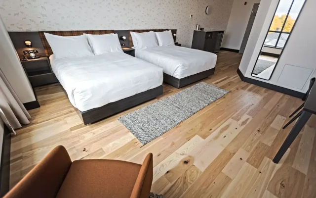 Hew & Draw Hotel