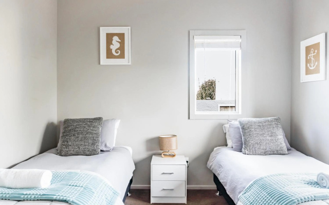 Left Break – Guest Rooms – Raglan