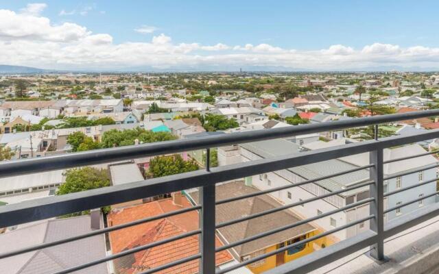 The Paragon Cosmo Sanctuary Sophisticated Mountain & City Views