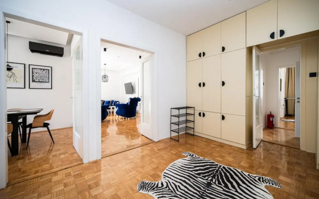 Design 150m2 Three-bedroom Apartment - Main Street