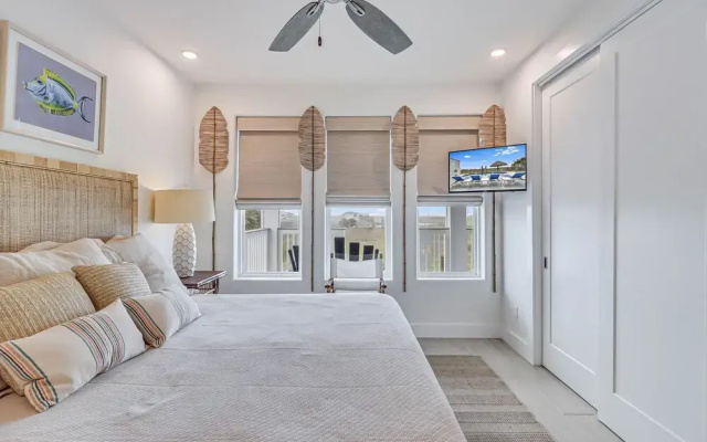 Casa de Coconuts by Silver Sands Vacation Rentals