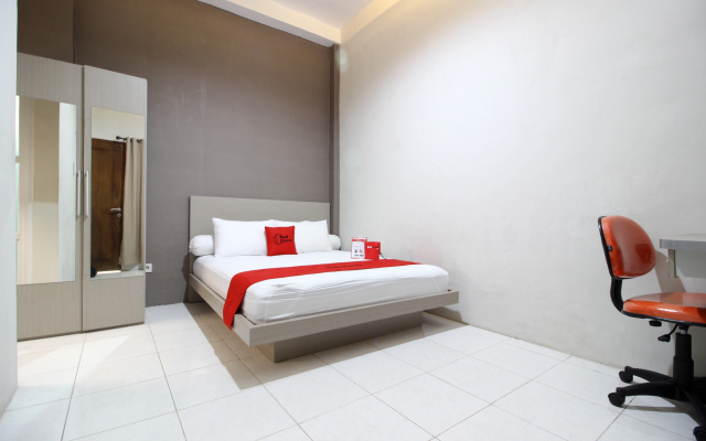 RedDoorz Plus near UPN Jogjakarta 2 – Guest Rooms – Sleman