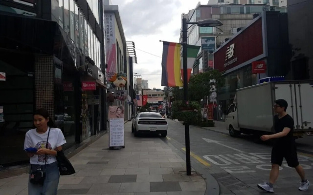 ConyHouse Apgujeong-rodeo