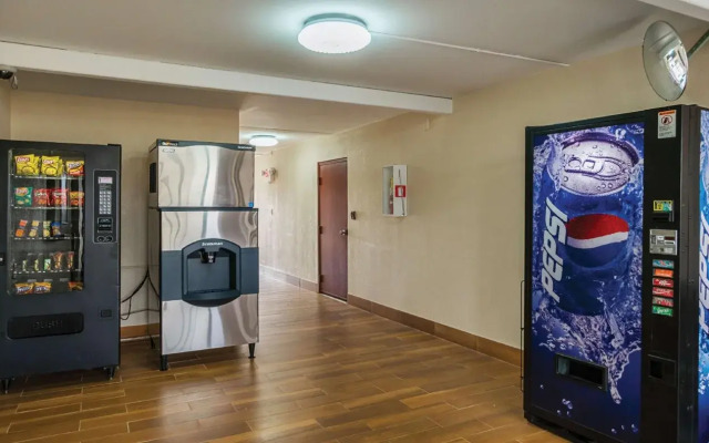 Red Roof Inn PLUS+ Huntsville - Madison