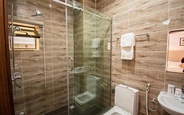 Marchforte-Courtyard Hotel